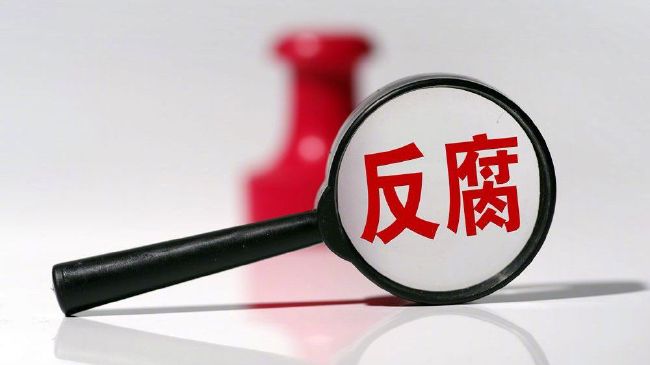 叶辰微微颔首，道：好，我问你，你们家族现在在海外经营什么业务？叶涛忙道：我们面向整个欧洲生产销售中式家具，主要面对华人客户，而我们的生产地是罗马尼亚。
